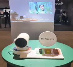 Conocimos a The FreeStyle, el nuevo proyector smart portátil de Samsung, esta es nuestra experiencia [CES 2022]