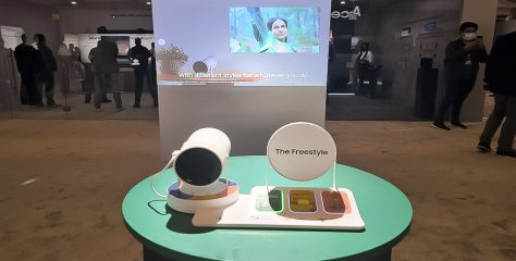 Conocimos a The FreeStyle, el nuevo proyector smart portátil de Samsung, esta es nuestra experiencia [CES 2022]